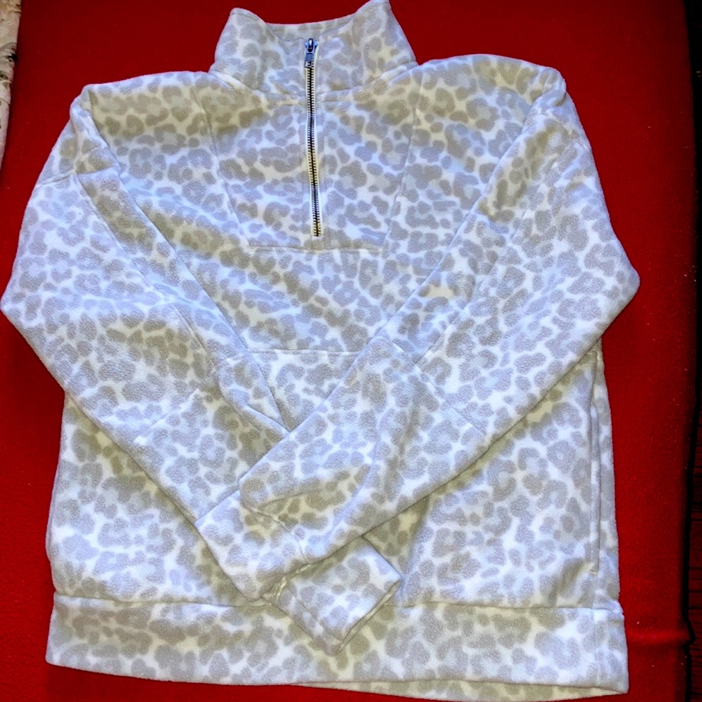 fleece SMALL half zip comfy soft gray & white animal print EUC 2 side pockets